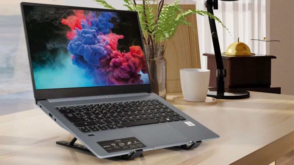 Stůl s lampou a notebookem na stojanu Port Designs Foldable laptop travel stand_2